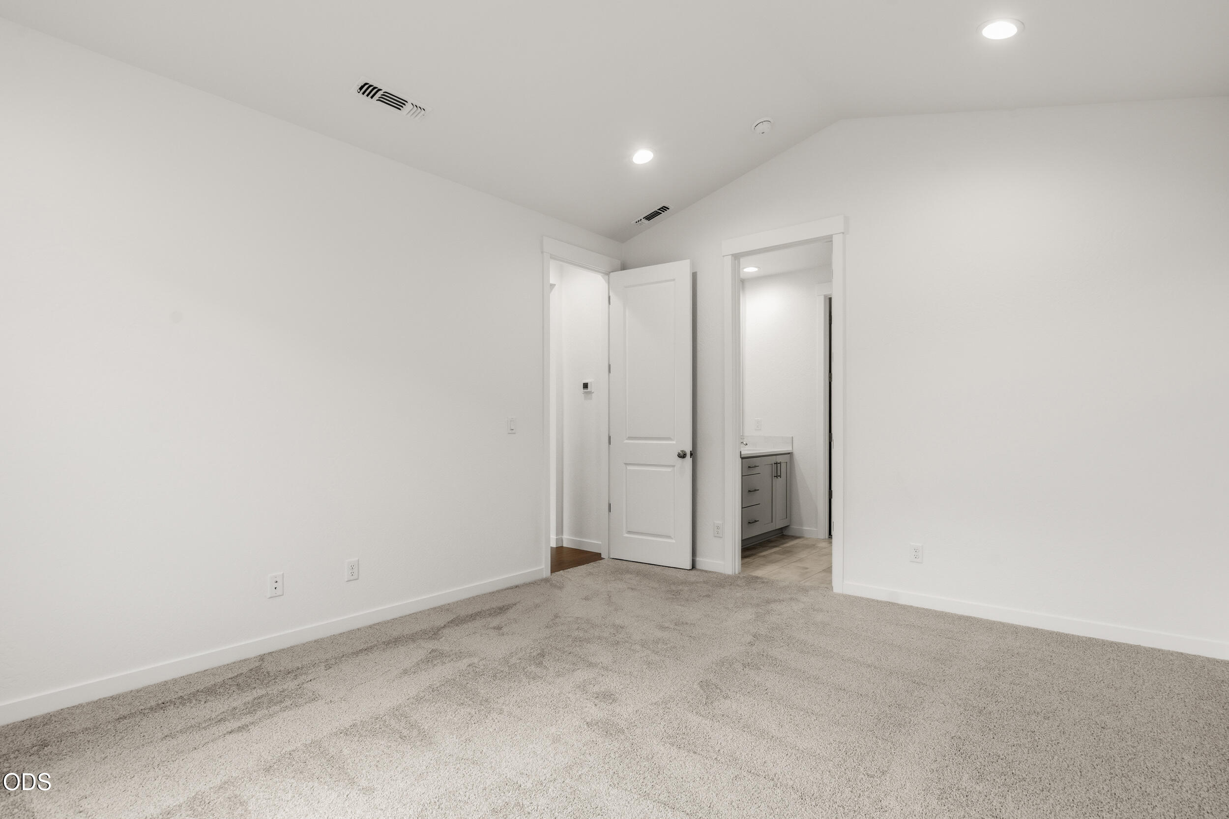 136 Valemont Drive, Unit 13 Eagle Point, OR 97524 - Photo 18 of 31