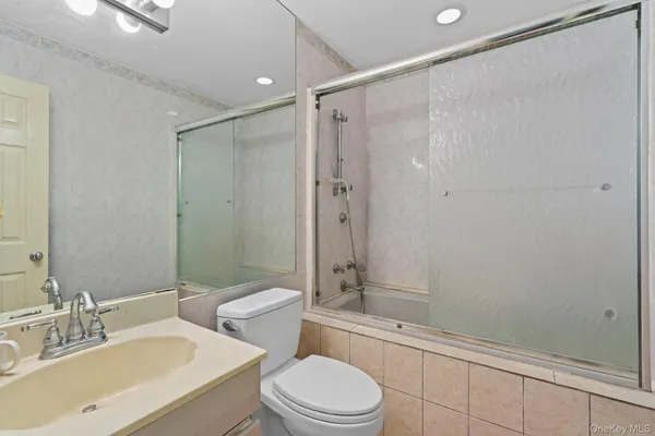 $15,000 | 13 Whitney Circle, Glen Cove, NY 11542