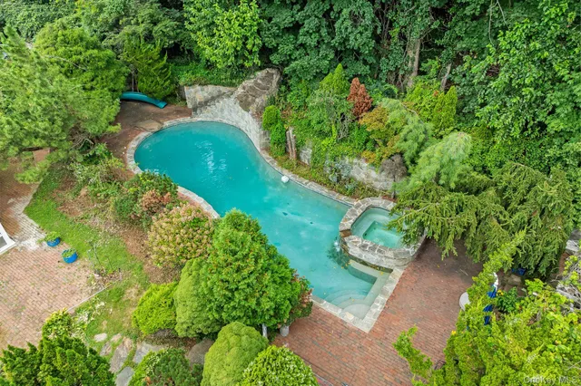 $15,000 | 13 Whitney Circle, Glen Cove, NY 11542