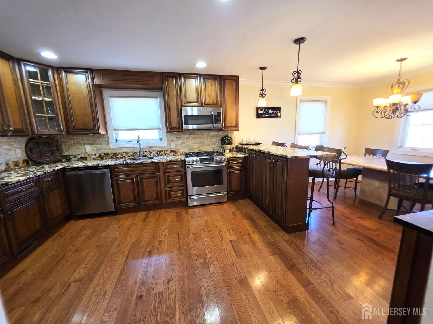 544 Edgeworth Street Middlesex, NJ 08846 - Photo 4 of 43