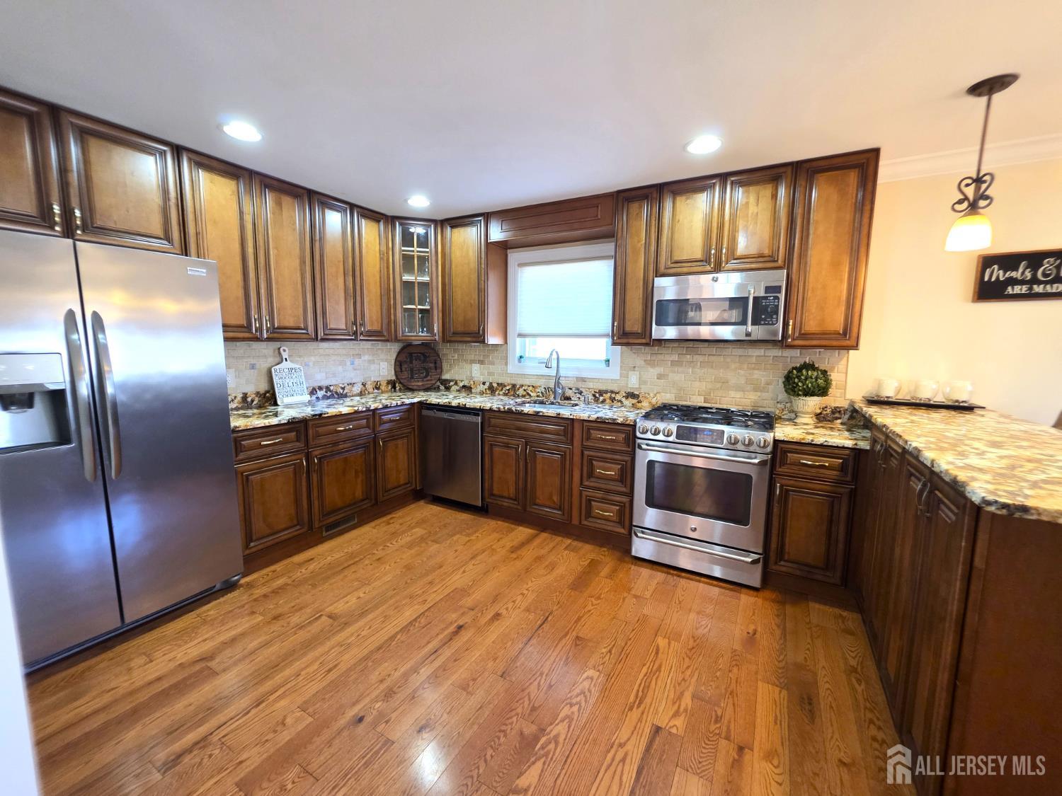 544 Edgeworth Street Middlesex, NJ 08846 - Photo 5 of 43