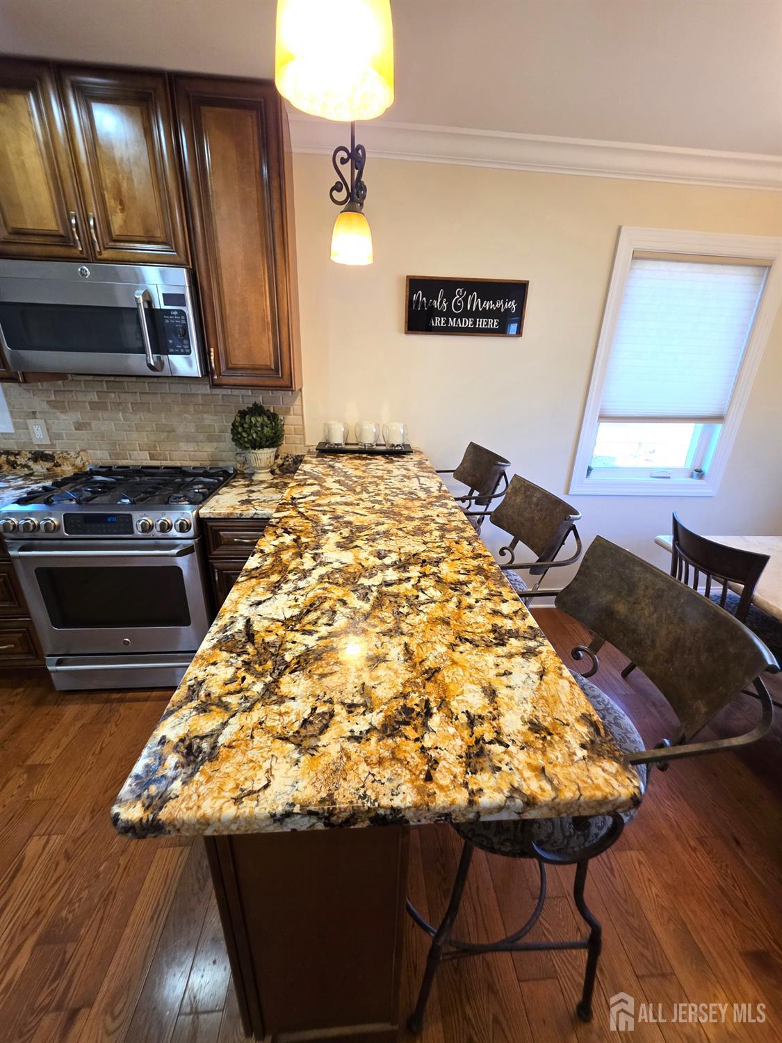 544 Edgeworth Street Middlesex, NJ 08846 - Photo 6 of 43