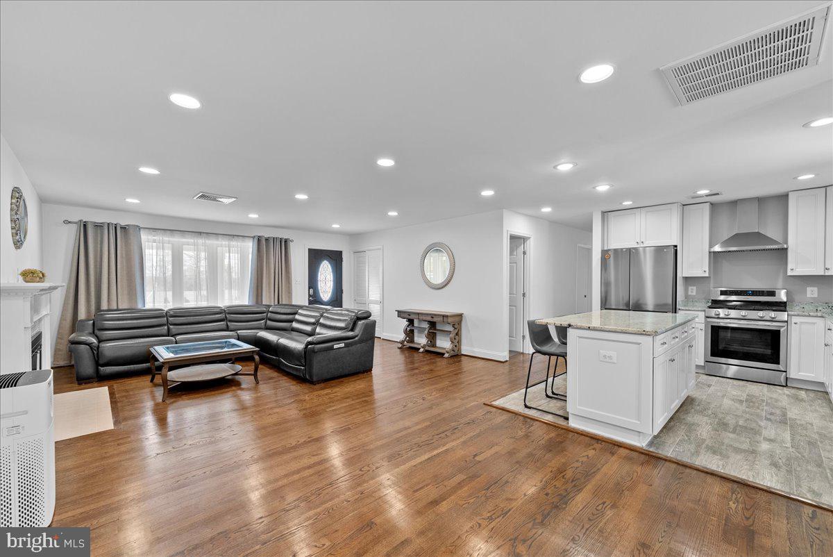 5103 Ox Road Fairfax, VA 22030 - Photo 4 of 45 Gallery Image 4