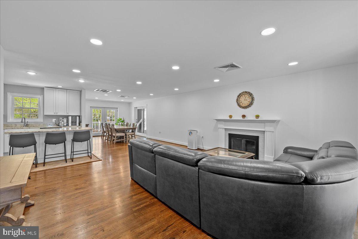 5103 Ox Road Fairfax, VA 22030 - Photo 6 of 45 Gallery Image 6