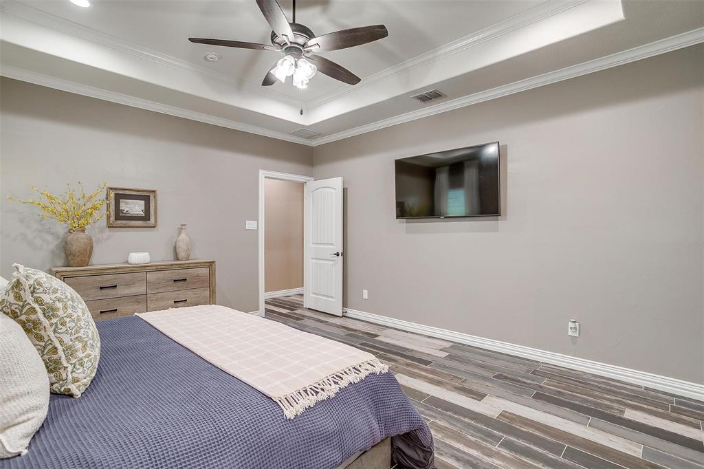 850 McClendon Walker Road Aledo, TX 76008 - Photo 21 of 38 a spacious bedroom with a bed and a flat screen tv