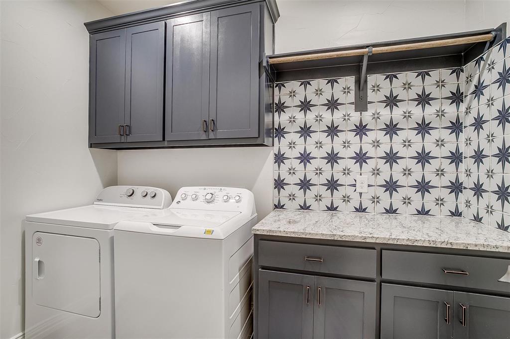 850 McClendon Walker Road Aledo, TX 76008 - Photo 32 of 38 a utility room with washer and dryer