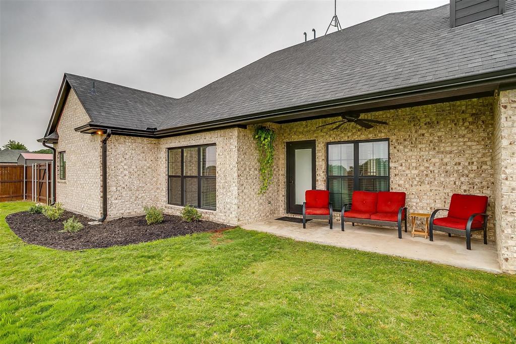 850 McClendon Walker Road Aledo, TX 76008 - Photo 36 of 38 a backyard of a house with outdoor seating
