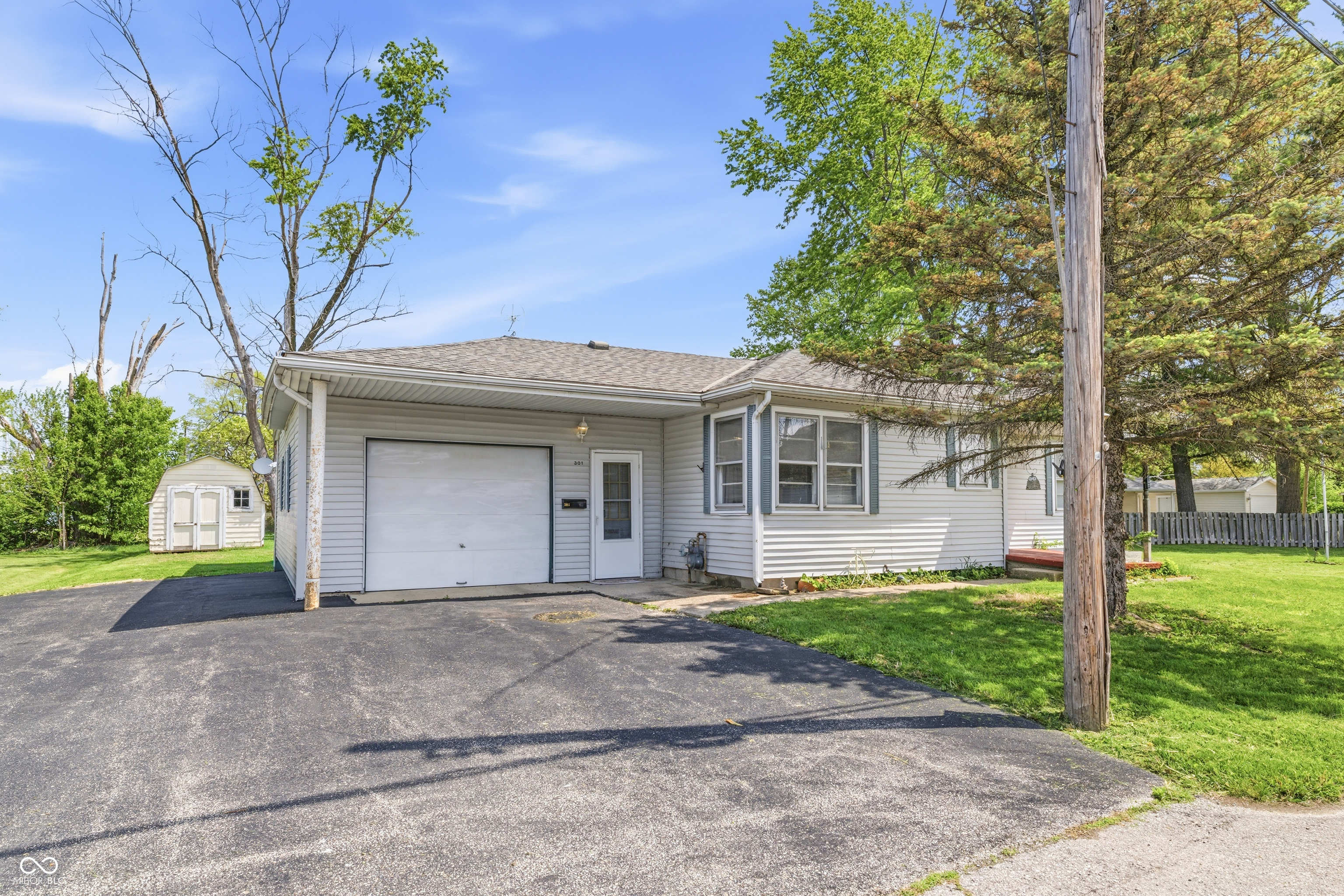 301 South McCarty Street Fortville, IN 46040 - Photo 3 of 21