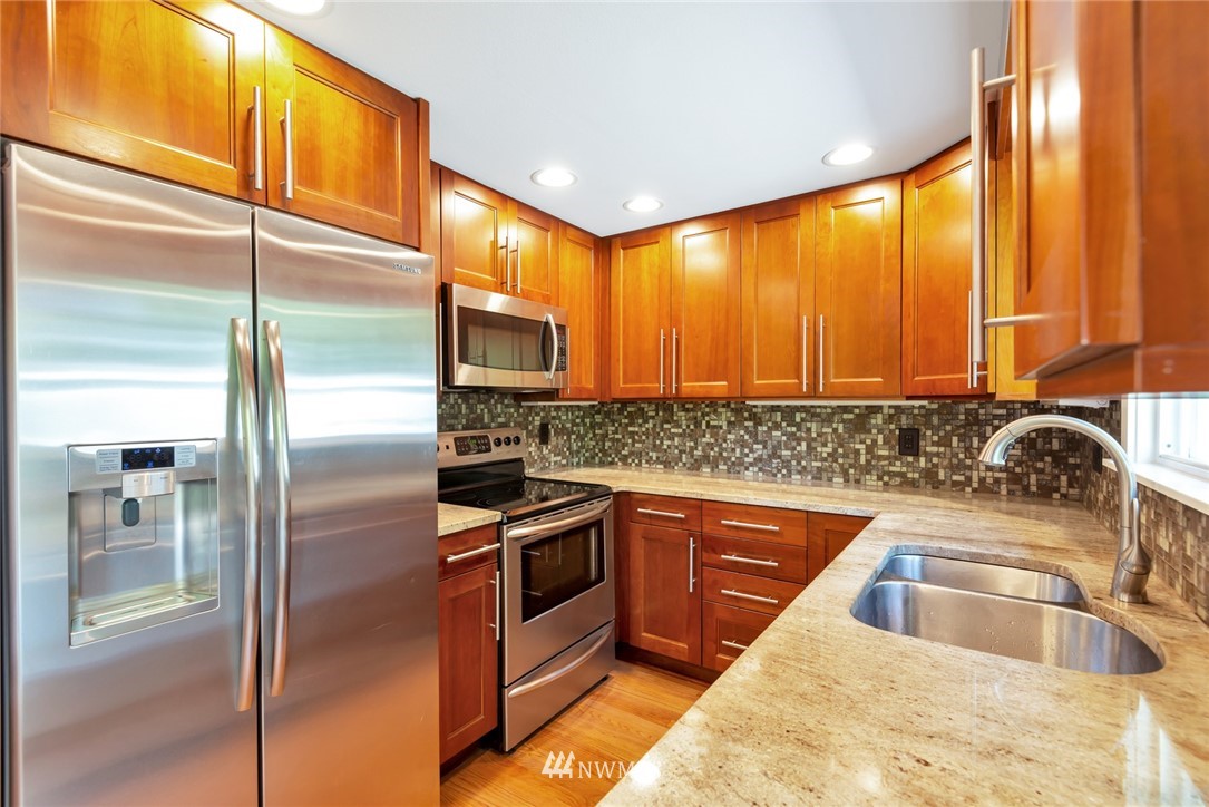 12424 Southeast 158th Street Renton, WA 98058 - Photo 6 of 16