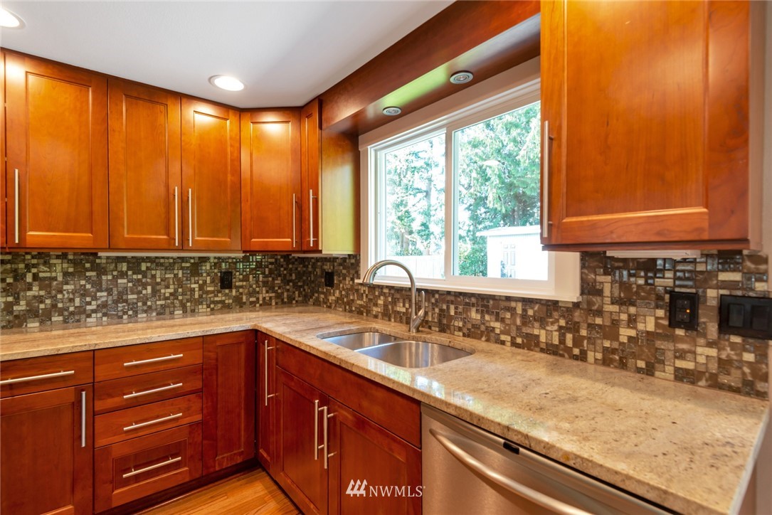 12424 Southeast 158th Street Renton, WA 98058 - Photo 7 of 16