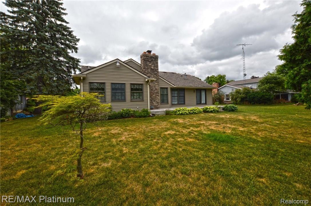 715 Riverside Drive Linden, MI 48451 - Photo 7 of 36 715_Riverside_3.jpg
