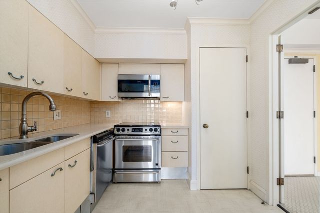 $1,500,000 | 220 Boylston Street, Unit 1004, Boston, MA 02116