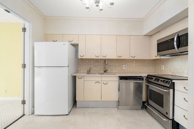 $1,500,000 | 220 Boylston Street, Unit 1004, Boston, MA 02116