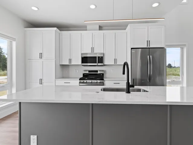 $674,900 | 9405 South Cypress Place, Oak Creek, WI 53154