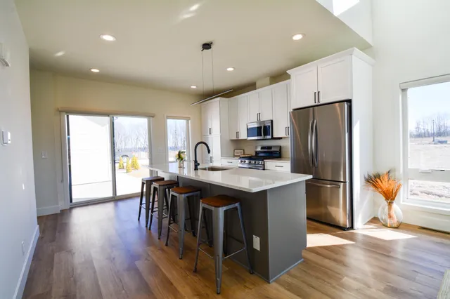 $674,900 | 9405 South Cypress Place, Oak Creek, WI 53154