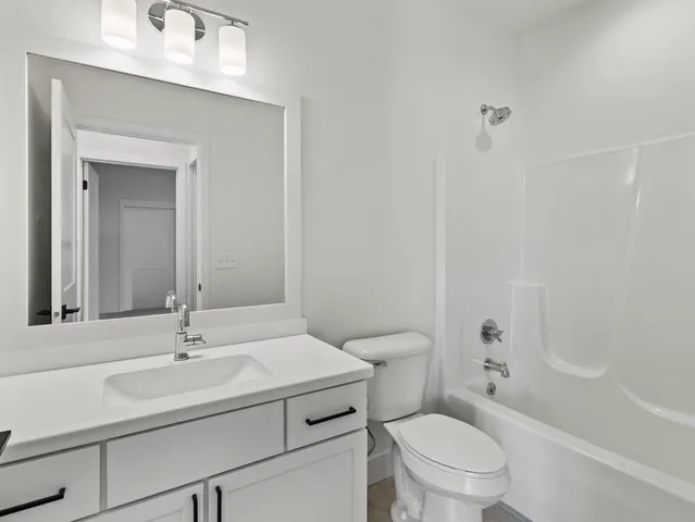 $674,900 | 9405 South Cypress Place, Oak Creek, WI 53154