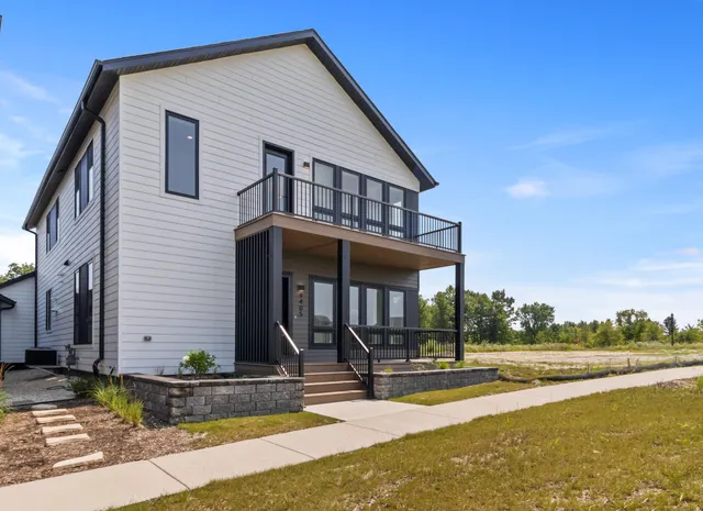 $674,900 | 9405 South Cypress Place, Oak Creek, WI 53154