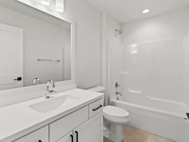 $674,900 | 9405 South Cypress Place, Oak Creek, WI 53154