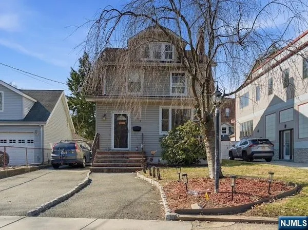 $775,000 | 166 Summit Cross, Rutherford, NJ 07070