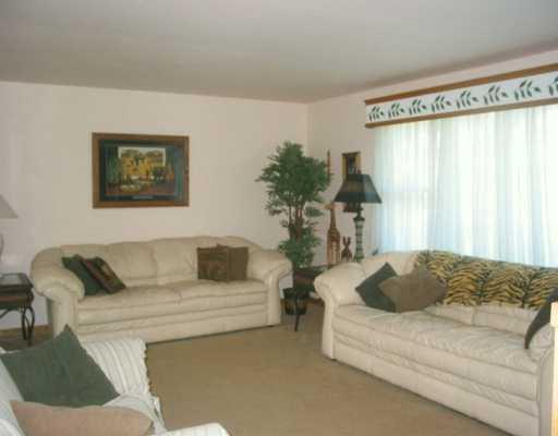 5083 Raintree Drive Whitehall, PA 15236 - Photo 4 of 7 Gallery Image 4