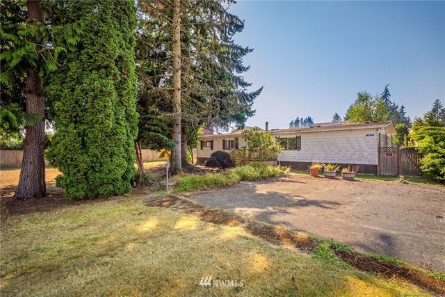 a view of a house with a yard and garage