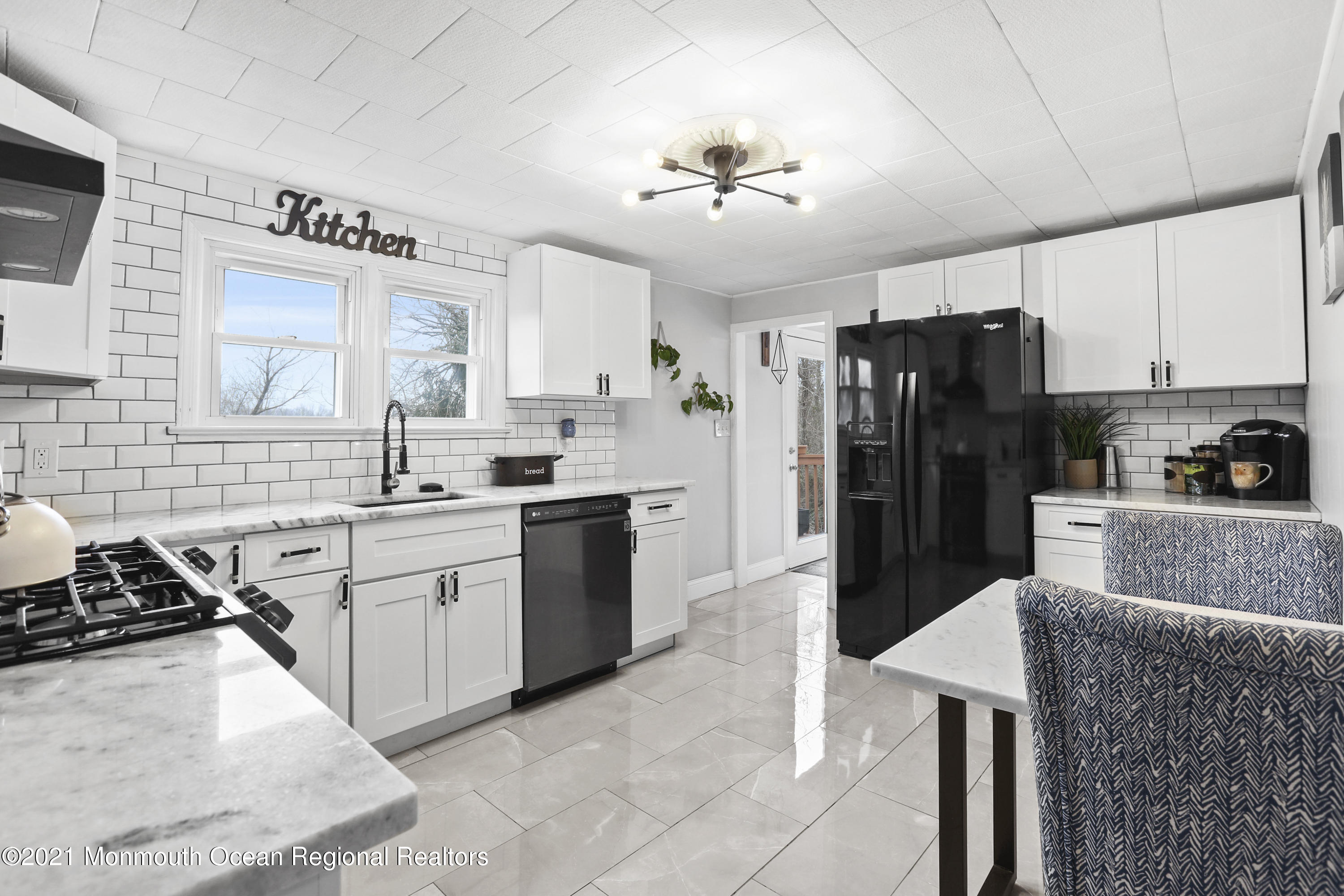 27 Gordons Corner Road Manalapan, NJ 07726 - Photo 8 of 30 5W5A0549
