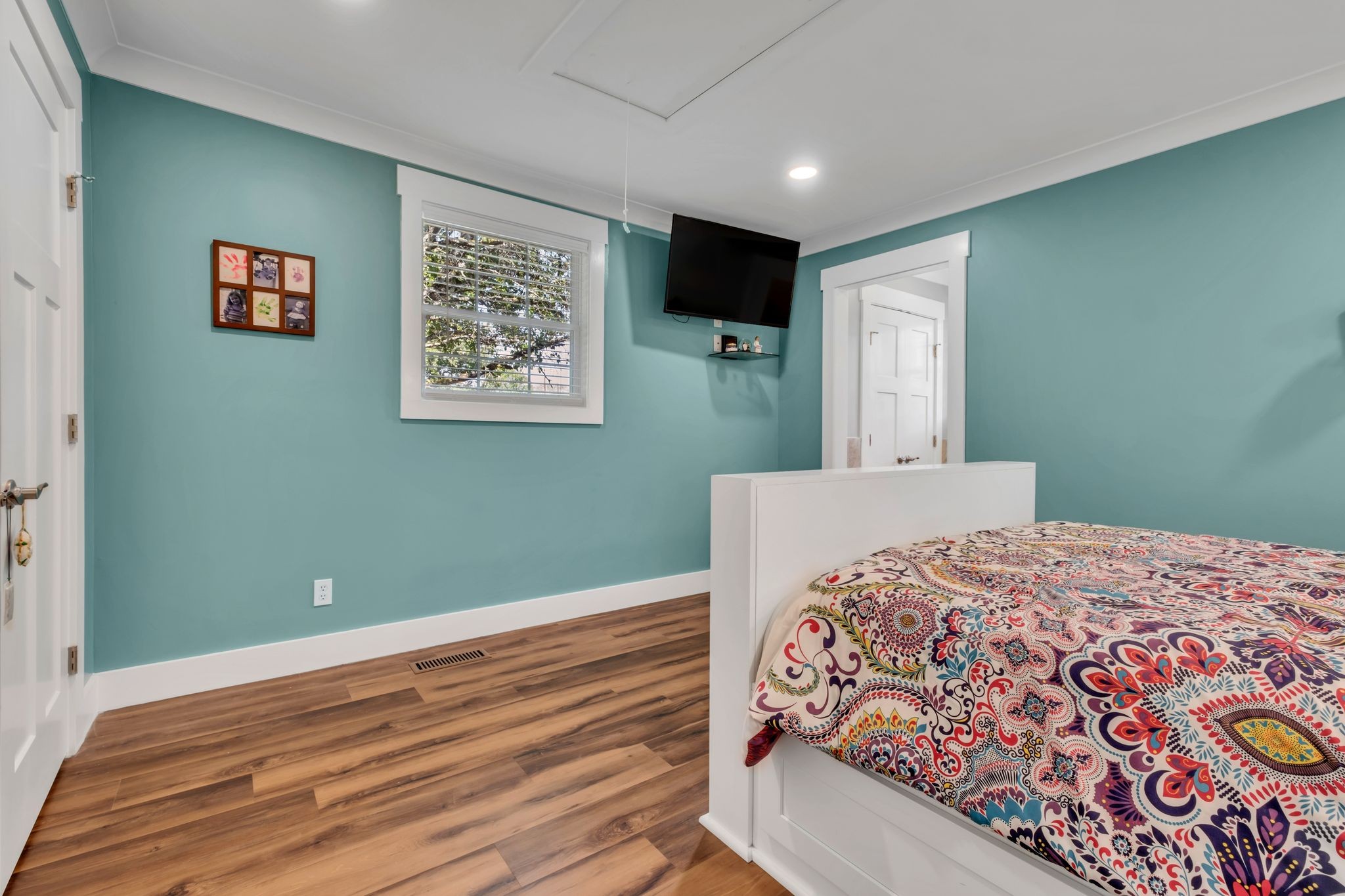 1708 Indian Hills Road Lebanon, TN 37087 - Photo 14 of 34 a bedroom with a large bed and a window