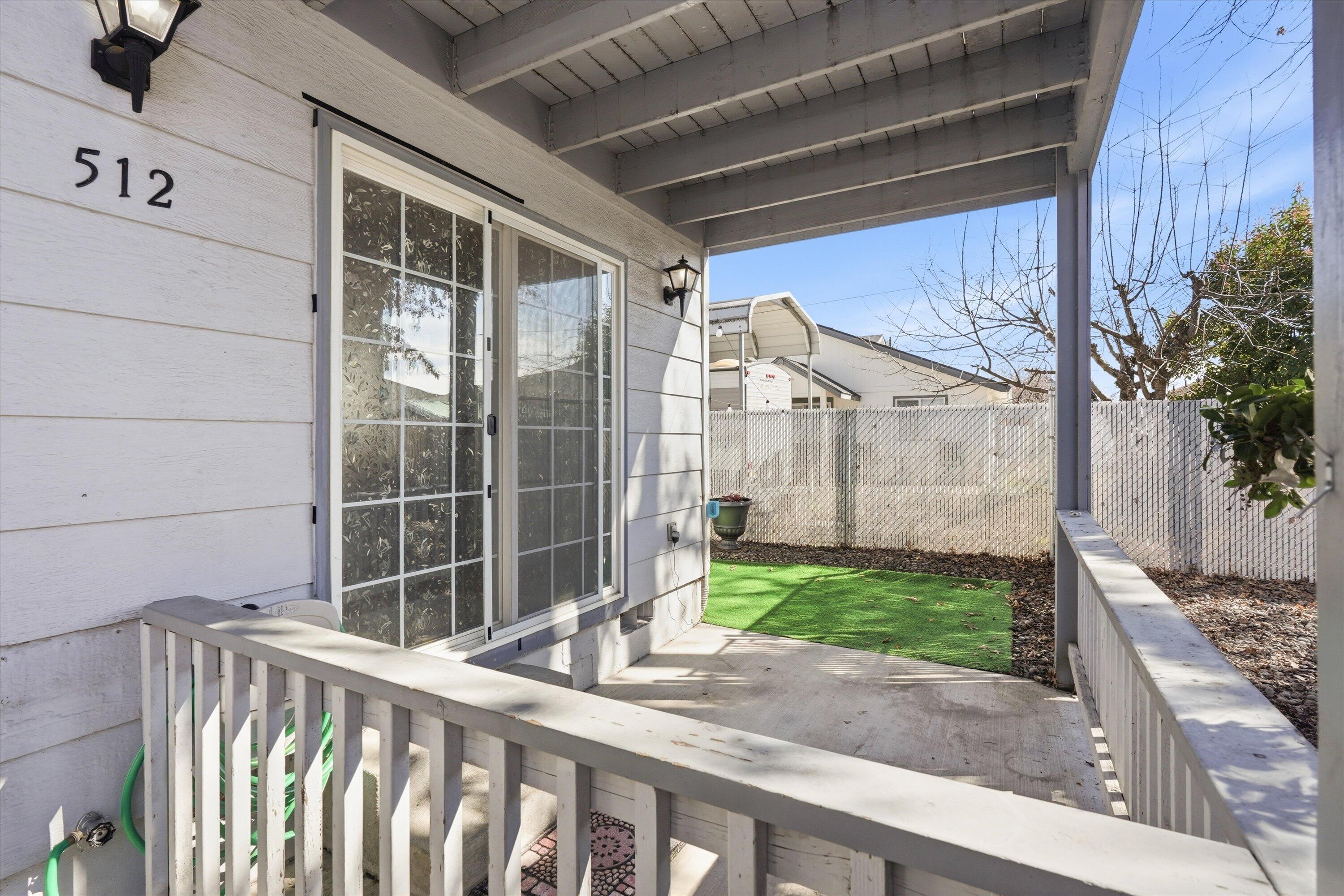 512 Village Drive Central Point, OR 97502 - Photo 4 of 23