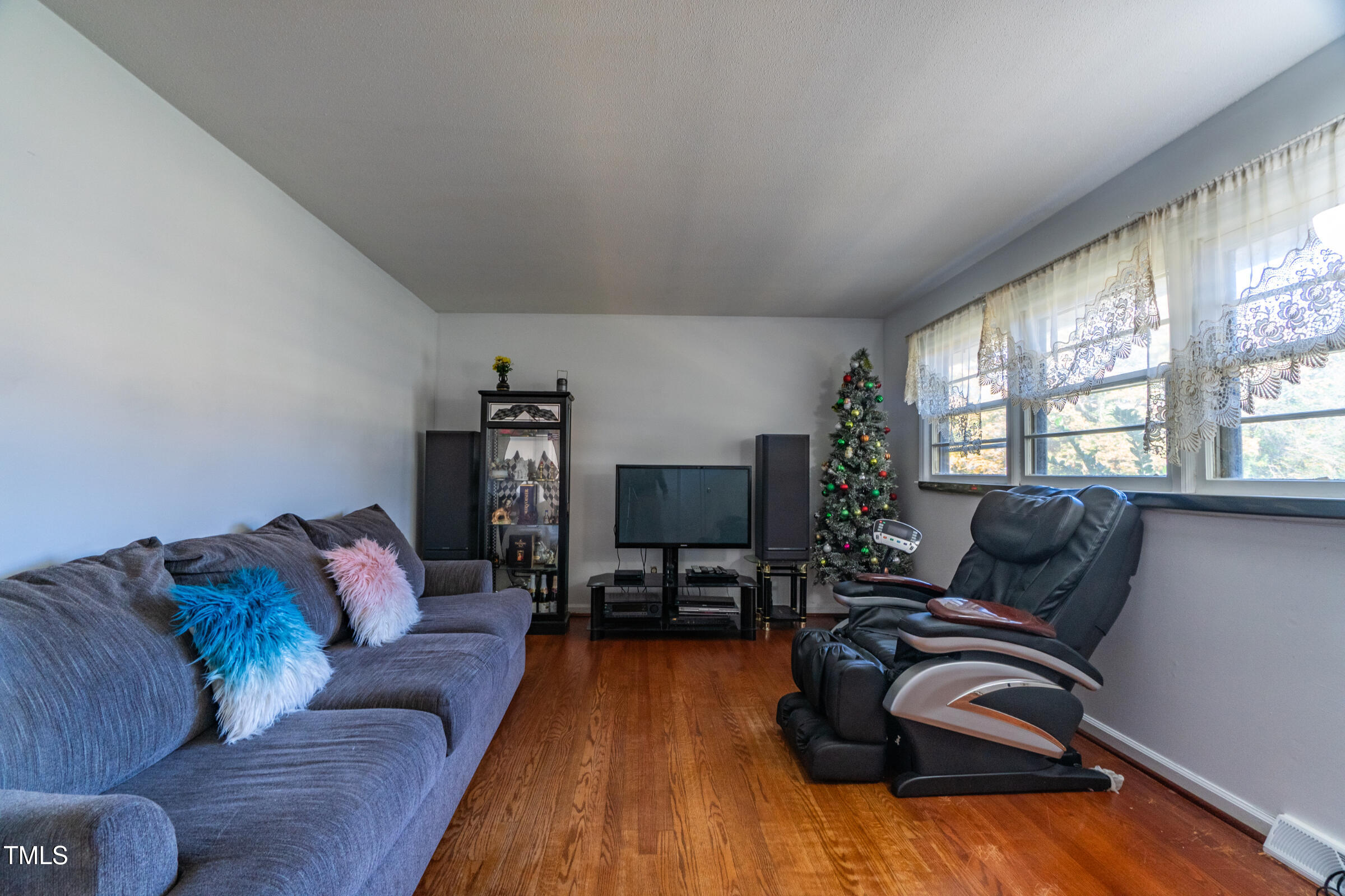 2414 Buckingham Road Burlington, NC 27217 - Photo 4 of 33 DSC08021-HDR