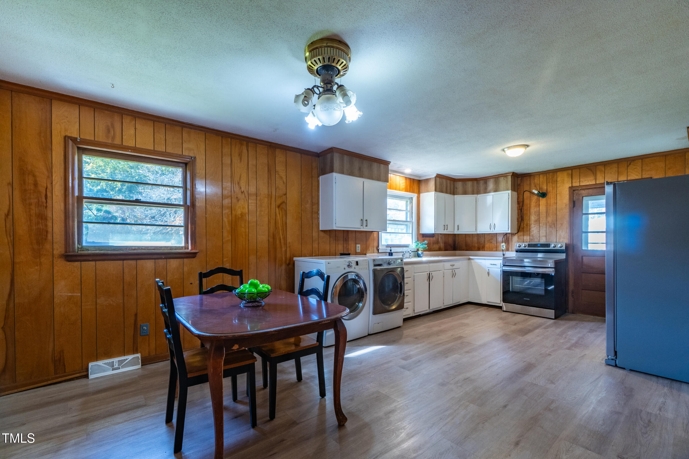 2414 Buckingham Road Burlington, NC 27217 - Photo 8 of 33 DSC08030-HDR