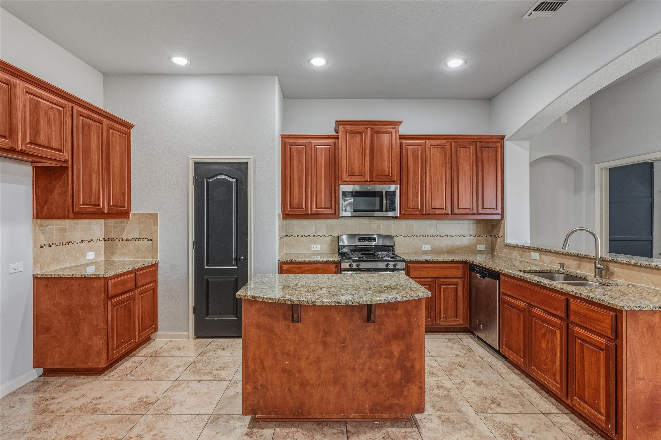 4640 Tiddle Lane Pflugerville, TX 78660 - Photo 13 of 35