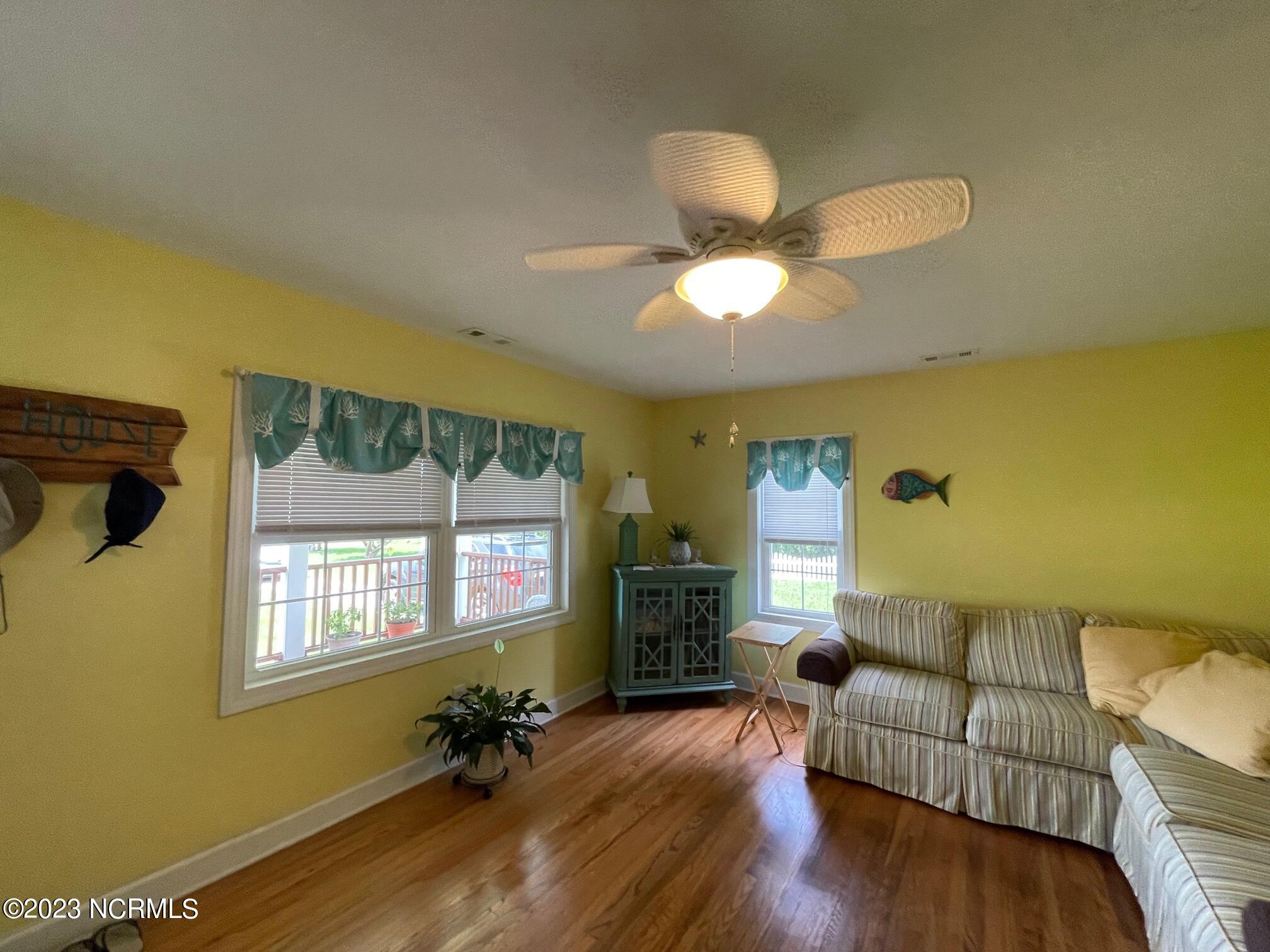 351 Pigott Road Gloucester, NC 28528 - Photo 10 of 36 Living Rm