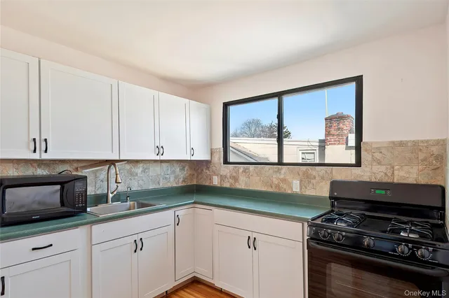 $2,850 | 106 Thurton Place, Unit 2, Yonkers, NY 10704