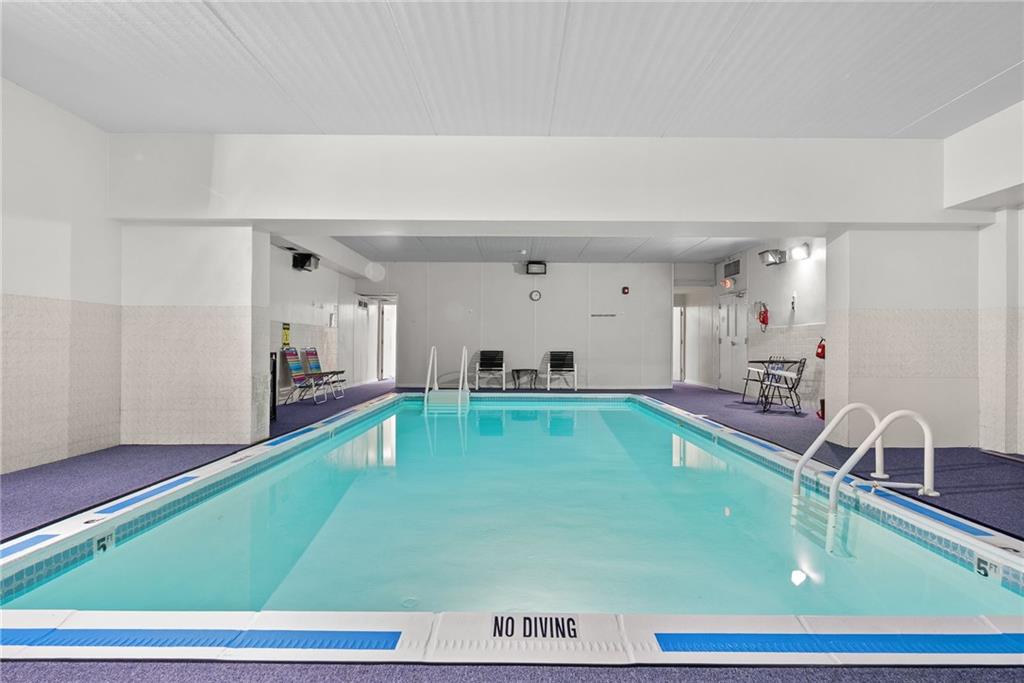 1500 Cochran Road, Unit 412 Pittsburgh, PA 15243 - Photo 32 of 45 a room with pool table