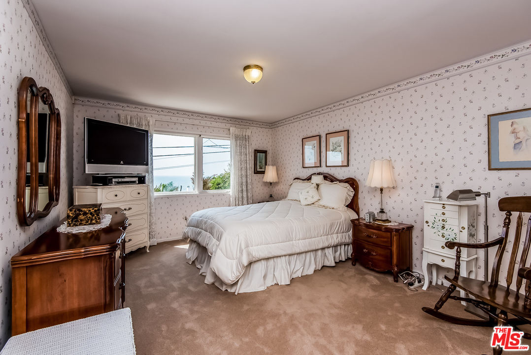 7203 Rindge Avenue Playa del Rey, CA 90293 - Photo 11 of 27