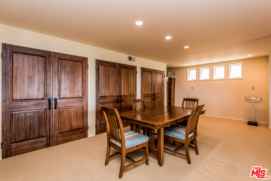 7203 Rindge Avenue Playa del Rey, CA 90293 - Photo 16 of 27