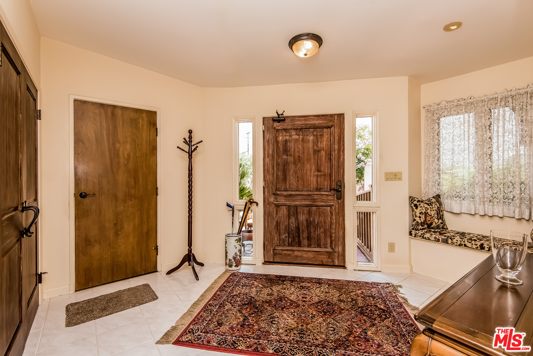 7203 Rindge Avenue Playa del Rey, CA 90293 - Photo 3 of 27