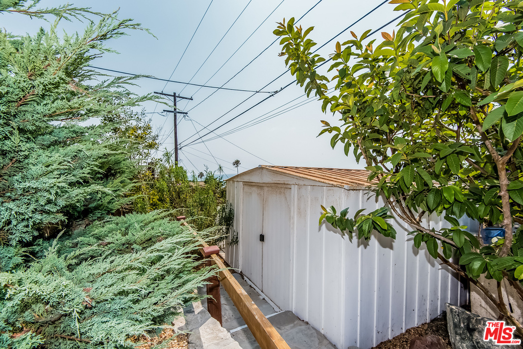 7203 Rindge Avenue Playa del Rey, CA 90293 - Photo 24 of 27