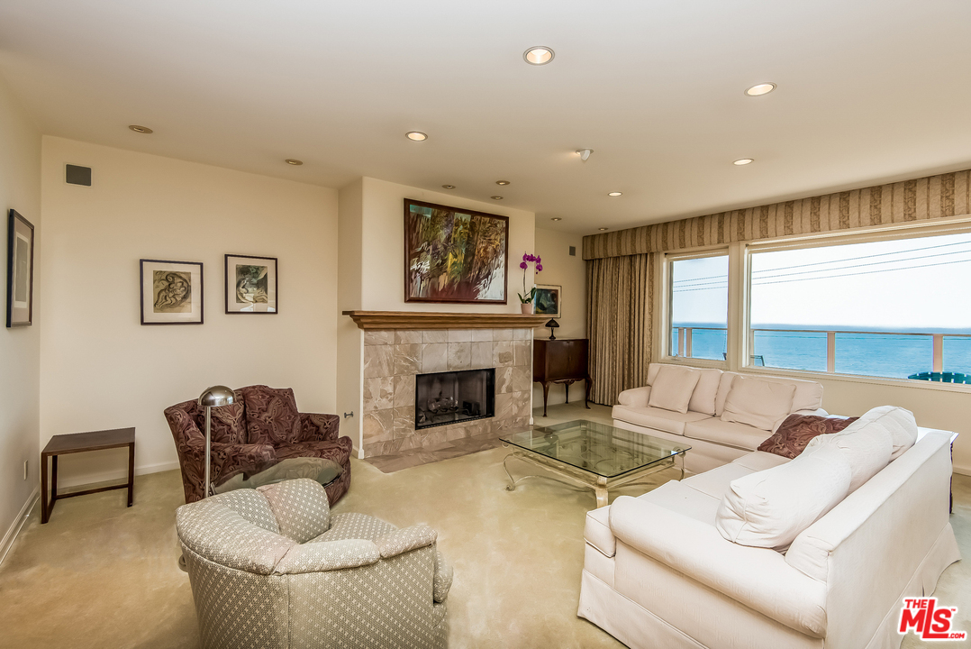 7203 Rindge Avenue Playa del Rey, CA 90293 - Photo 4 of 27