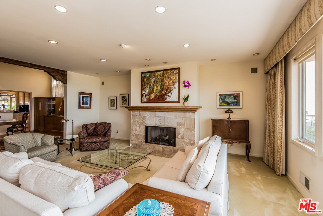 7203 Rindge Avenue Playa del Rey, CA 90293 - Photo 5 of 27