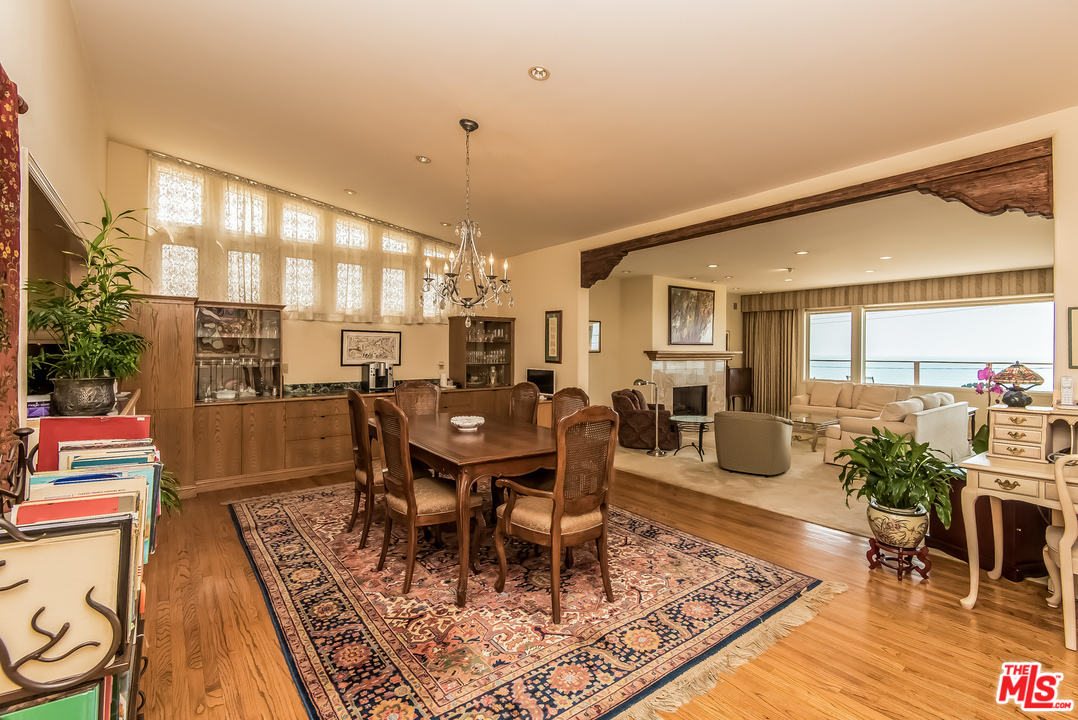 7203 Rindge Avenue Playa del Rey, CA 90293 - Photo 6 of 27