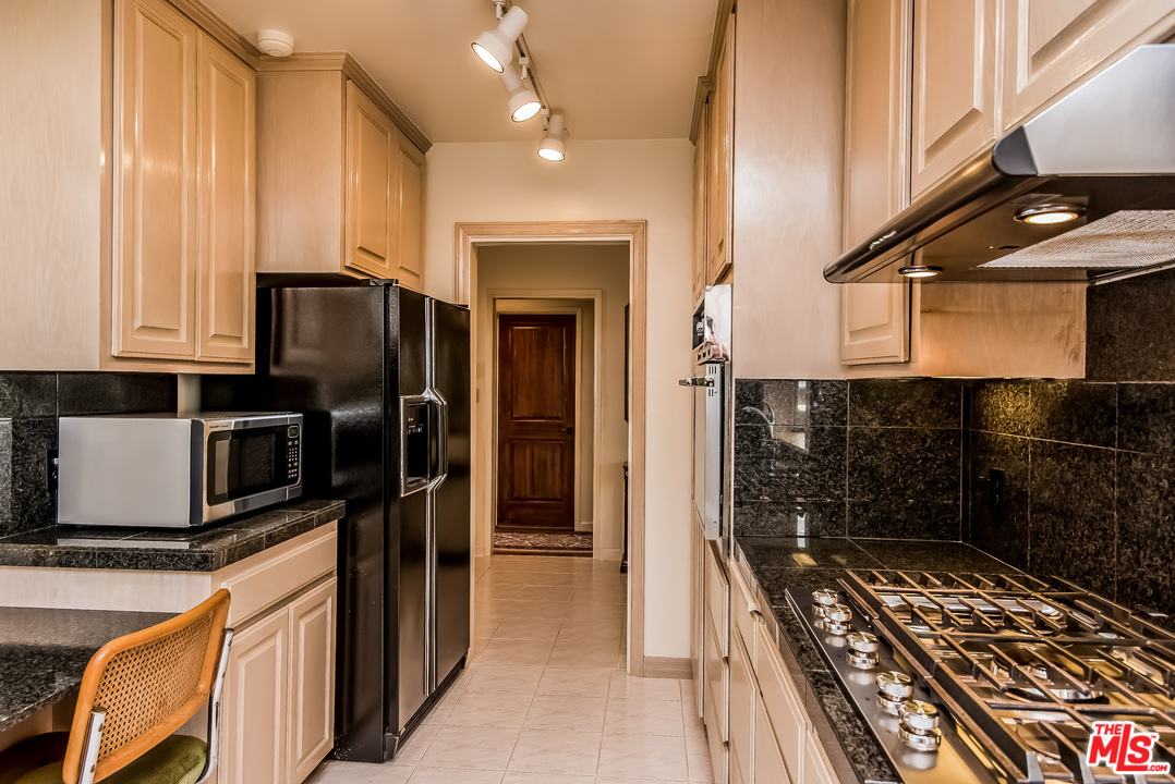 7203 Rindge Avenue Playa del Rey, CA 90293 - Photo 10 of 27