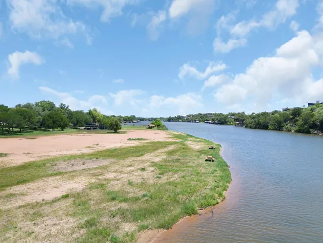 $699,800 | 908 Sandy Mountain Drive, Sunrise Beach, TX 78643