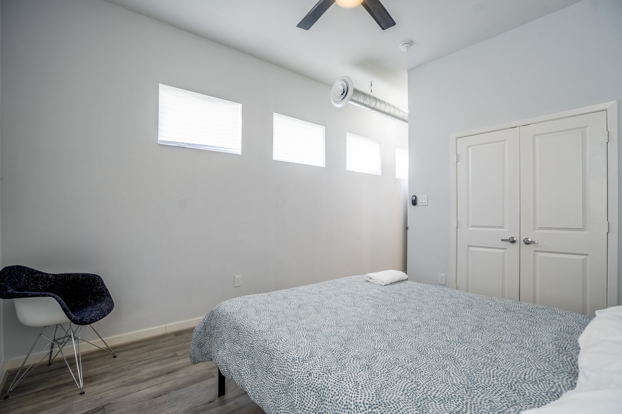 2518 Cleburne Street Houston, TX 77004 - Photo 22 of 24 a bedroom with a bed and a chandelier fan
