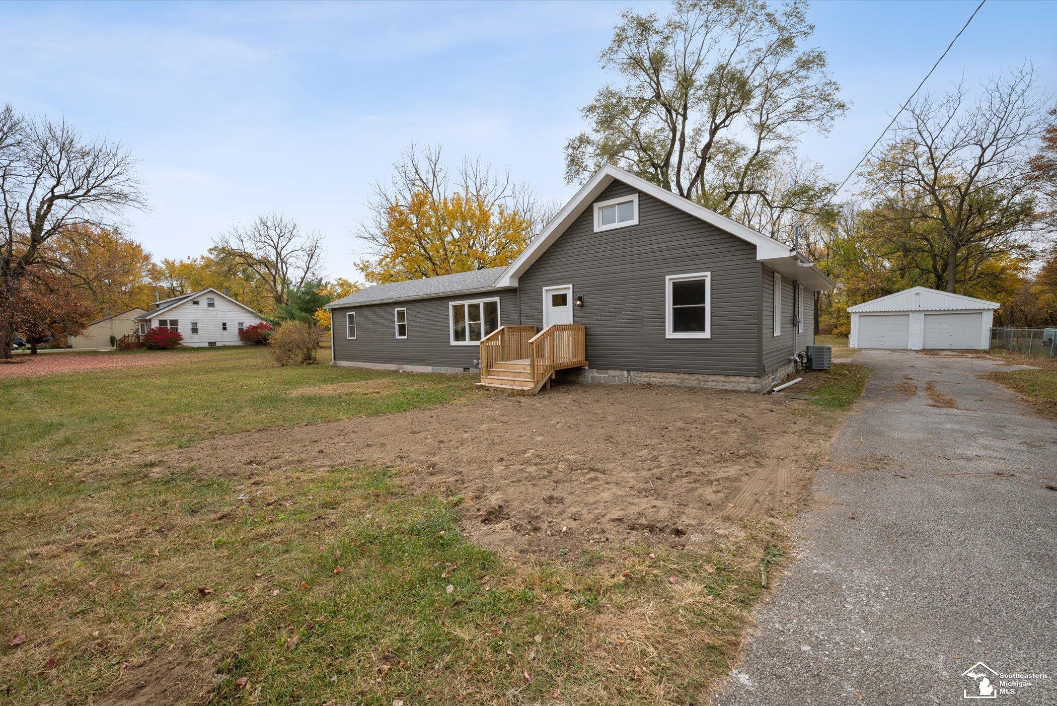 6239 Swiss Garden Road Temperance, MI 48182 - Photo 2 of 28 50094654-1.JPG