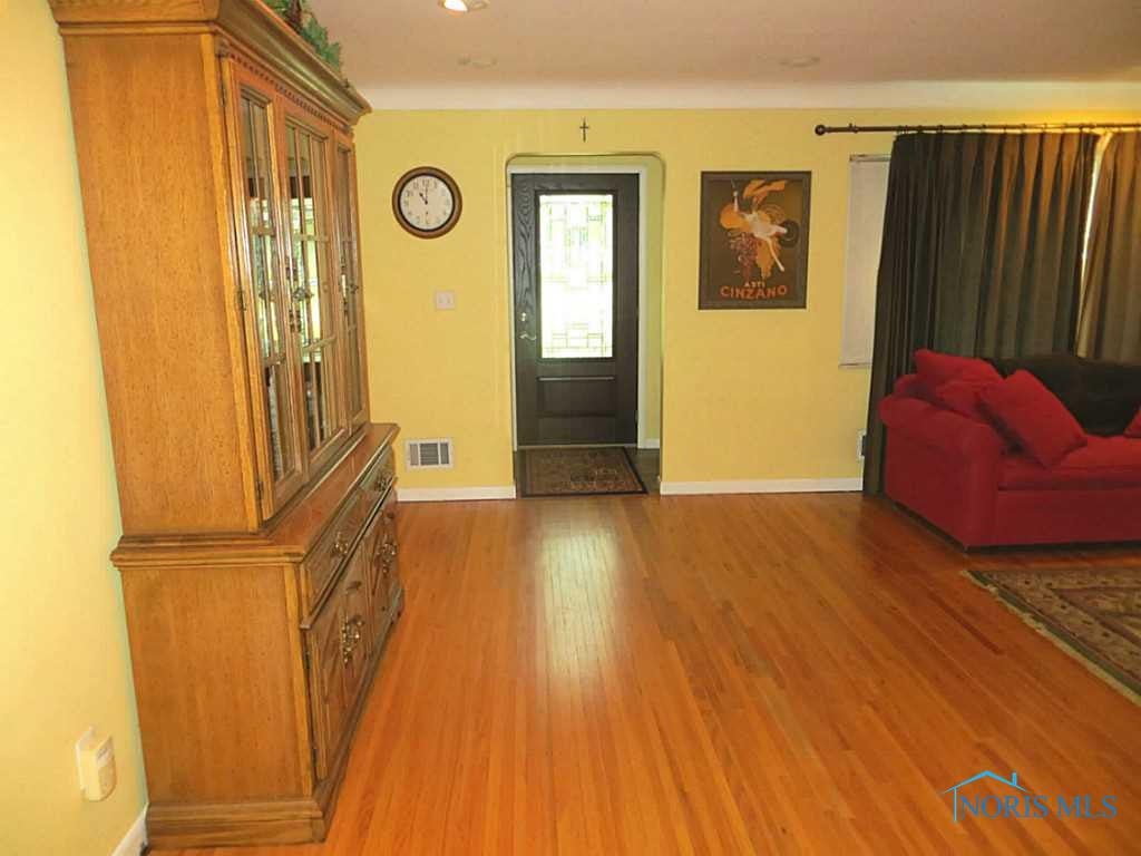 5873 Moline Martin Road Walbridge, OH 43465 - Photo 9 of 20 Family Room.