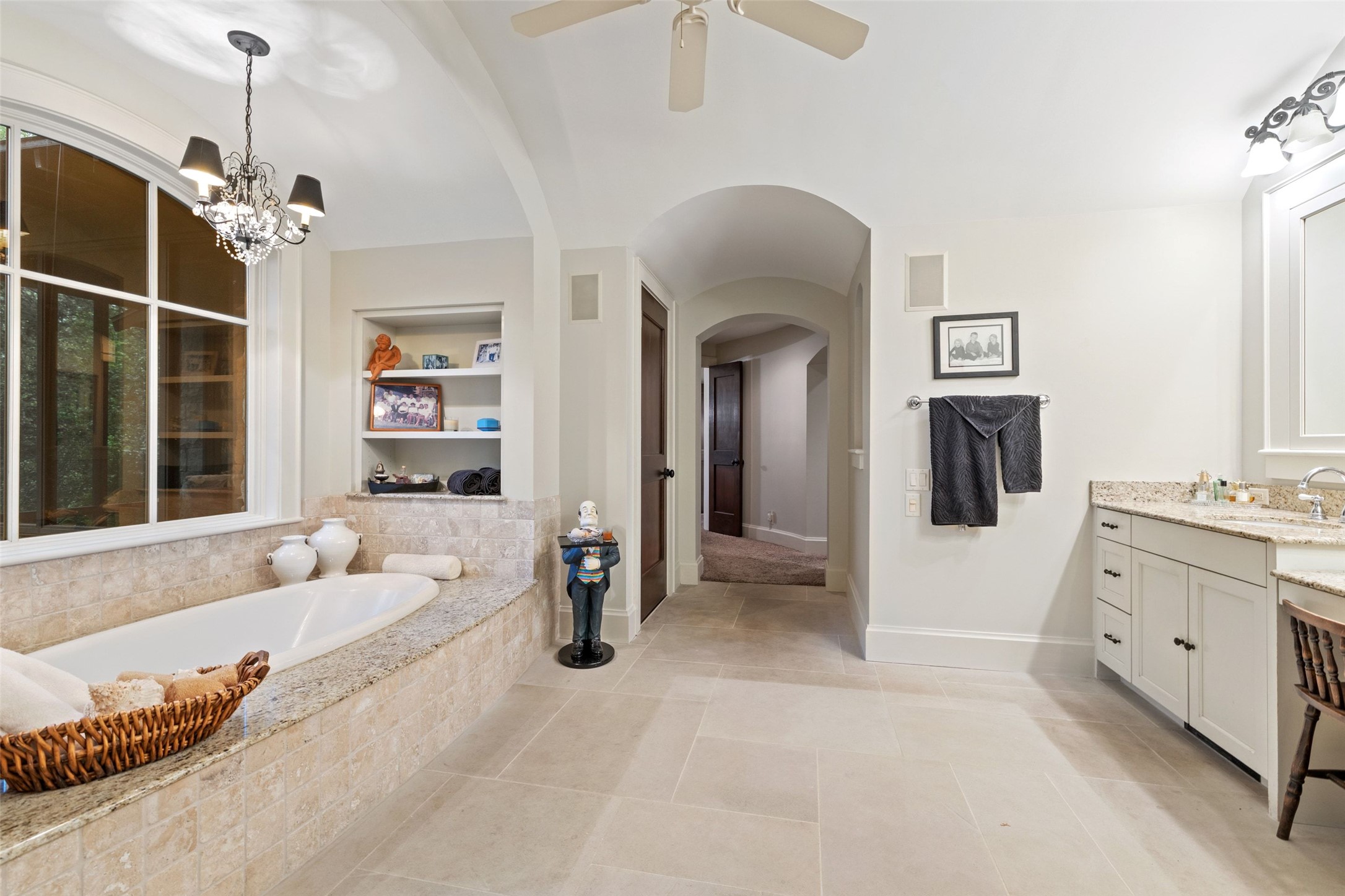 4625 Rockcliff Road Austin, TX 78746 - Photo 12 of 34 Gallery Image 12