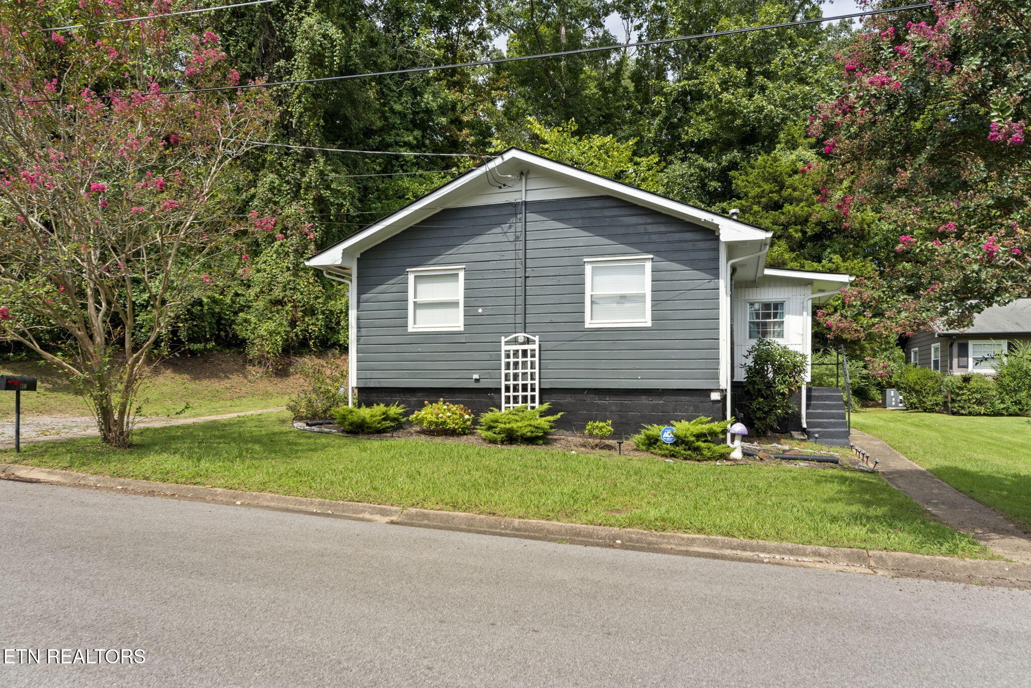 110 Malvern Road Oak Ridge, TN 37830 - Photo 3 of 35