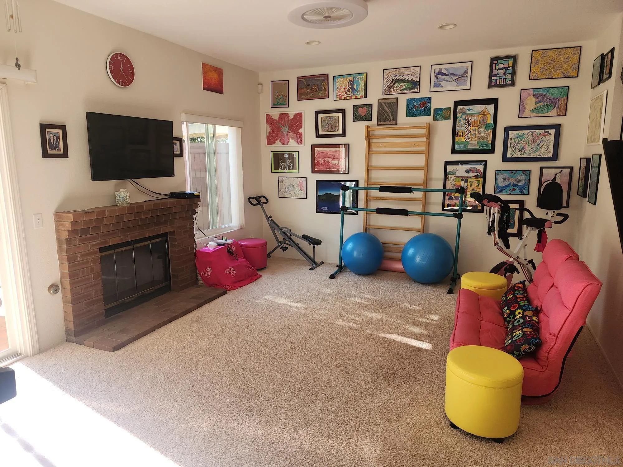 2332 Summerhill Drive Encinitas, CA 92024 - Photo 5 of 28 a living room with furniture and a flat screen tv