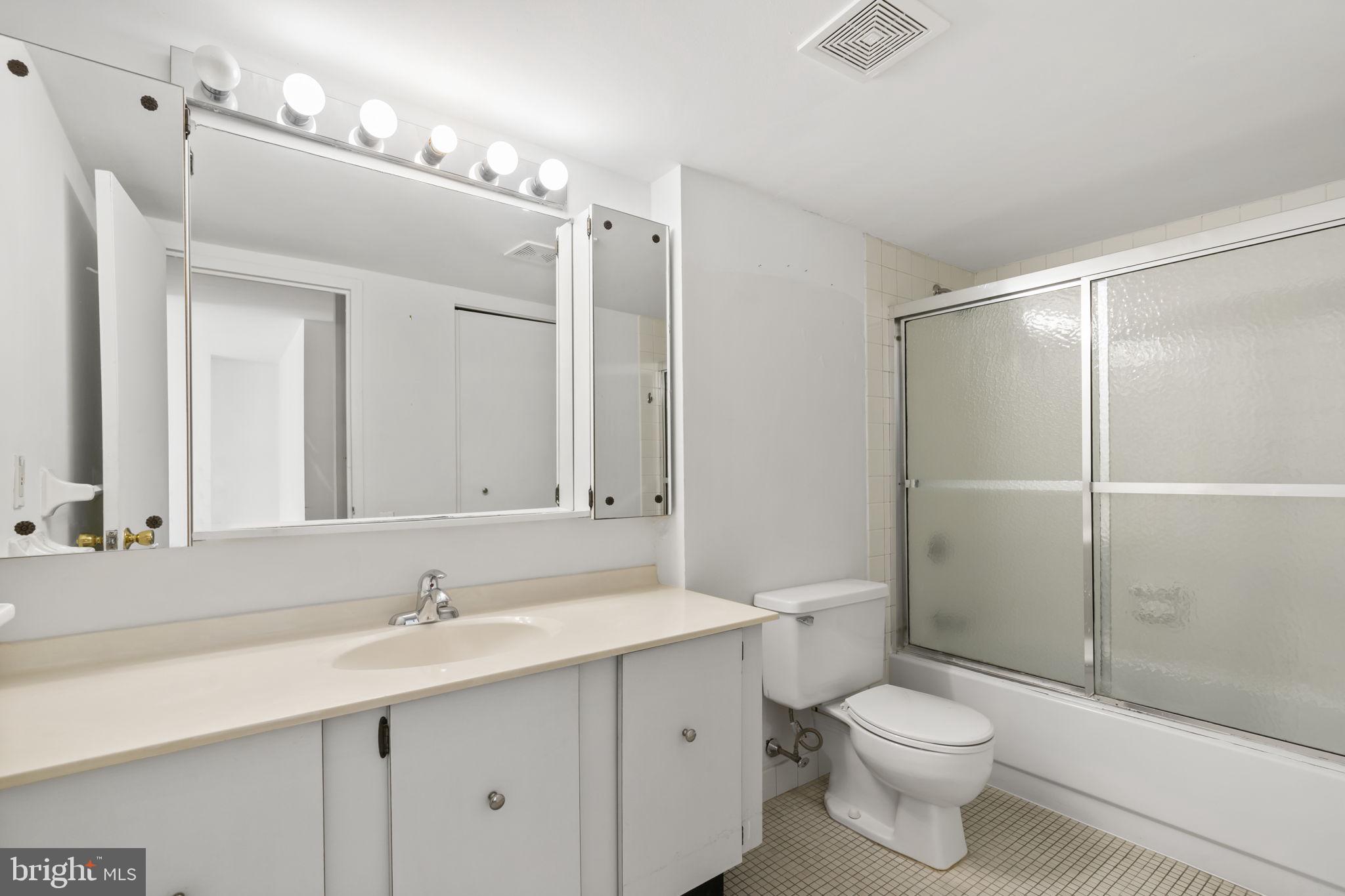 1420 Locust Street, Unit 7M Philadelphia, PA 19102 - Photo 29 of 53